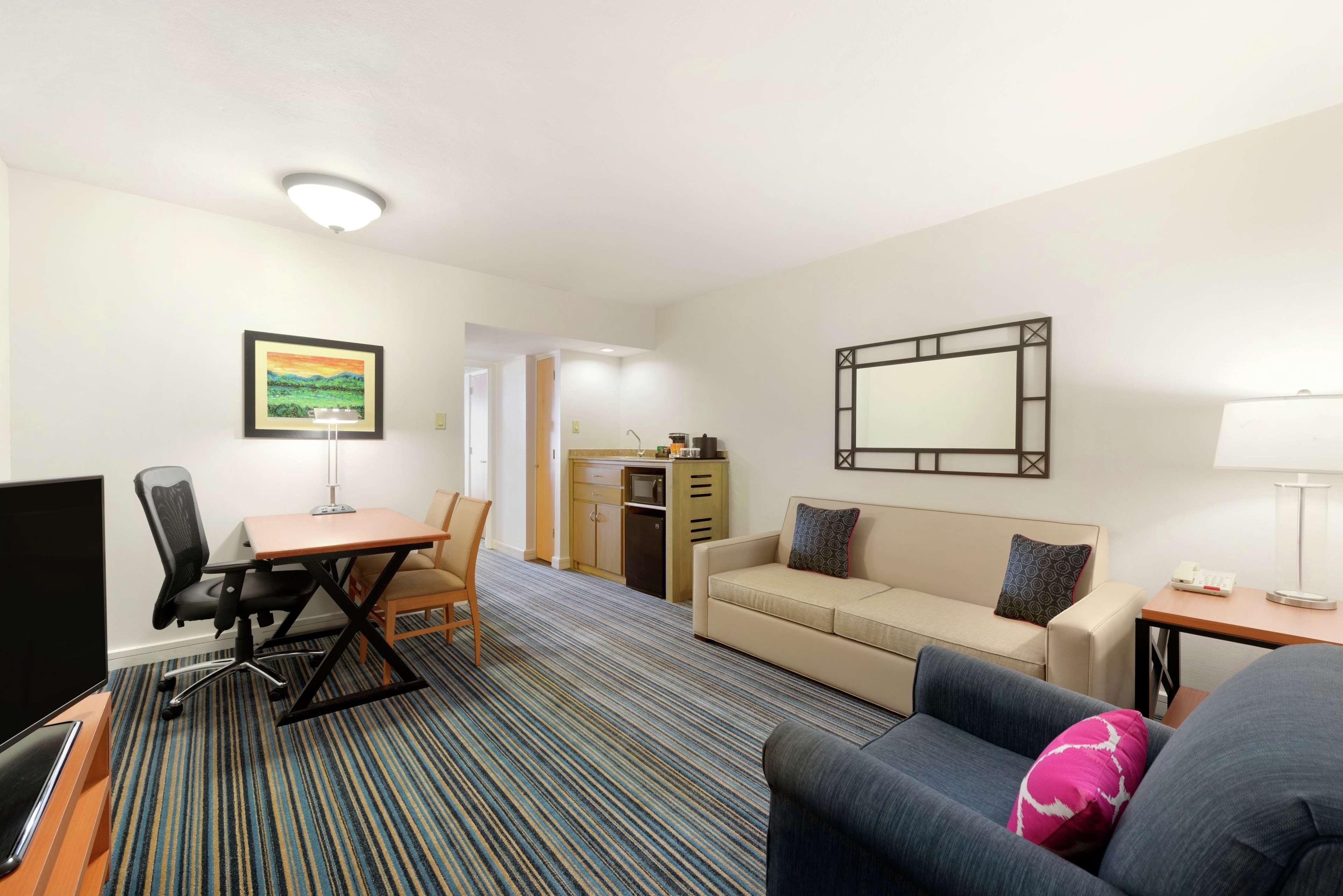 Embassy Suites By Hilton Dorado Del Mar Beach Resort מראה חיצוני תמונה