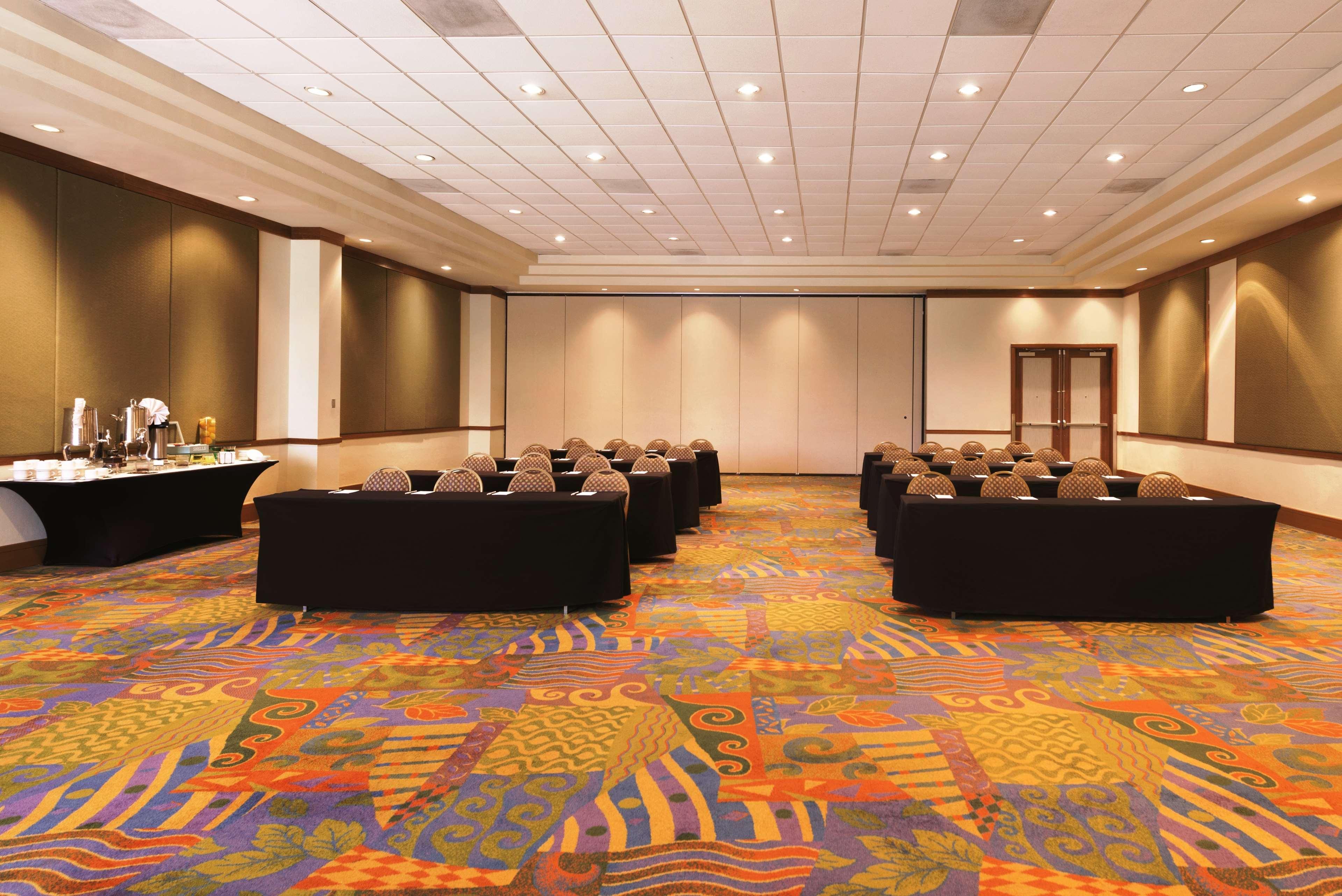 Embassy Suites By Hilton Dorado Del Mar Beach Resort מראה חיצוני תמונה
