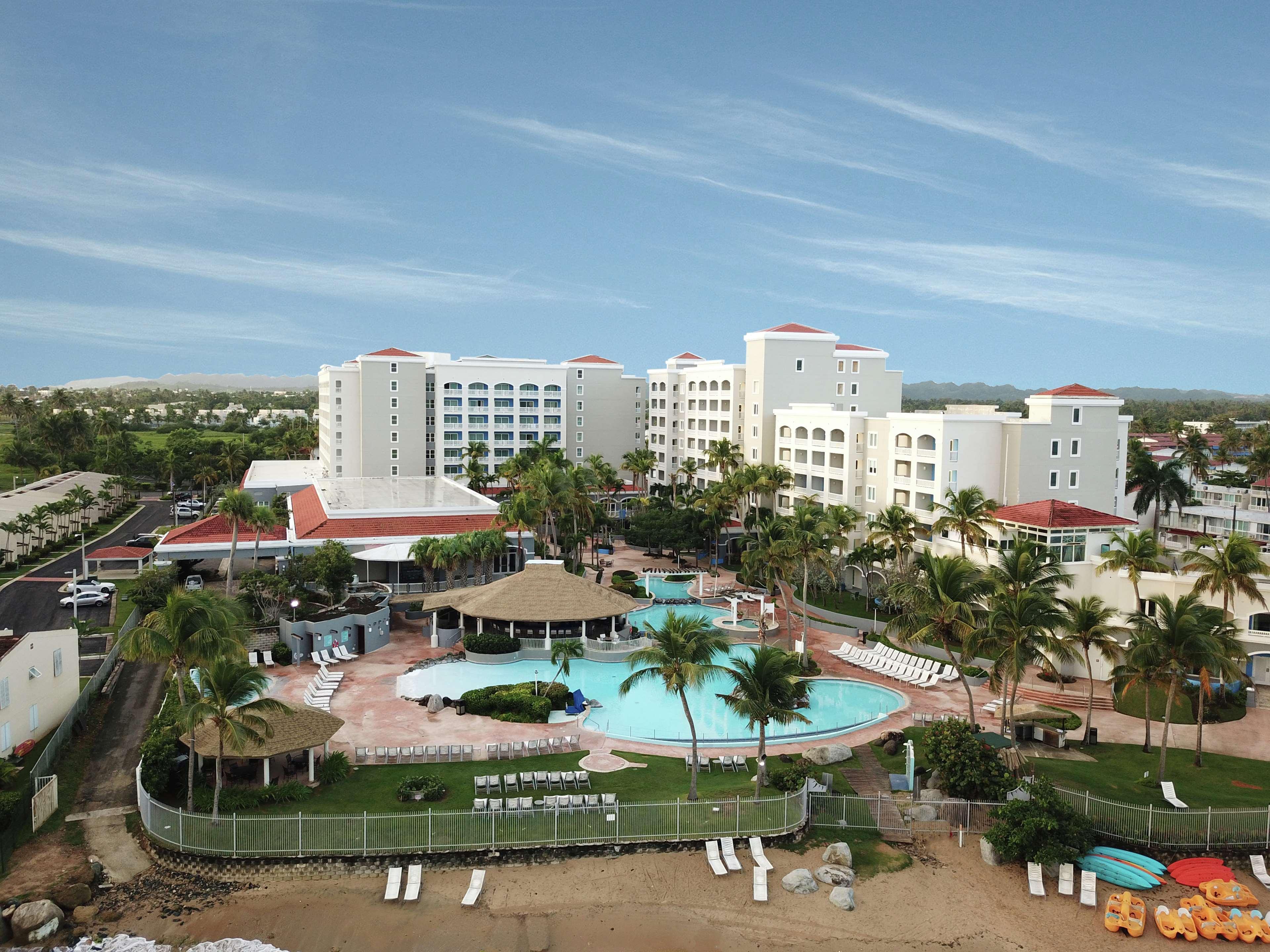 Embassy Suites By Hilton Dorado Del Mar Beach Resort מראה חיצוני תמונה