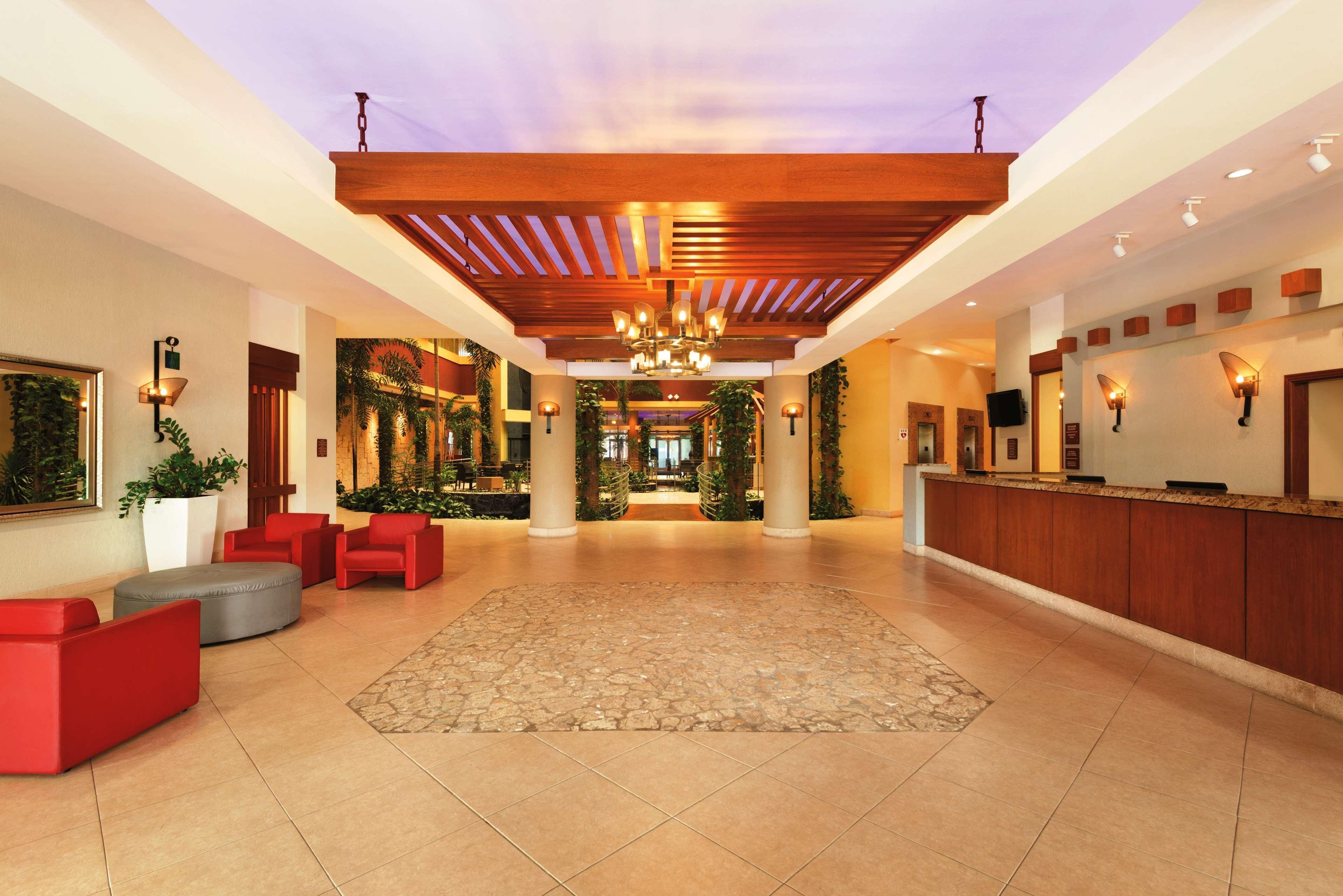 Embassy Suites By Hilton Dorado Del Mar Beach Resort מראה חיצוני תמונה
