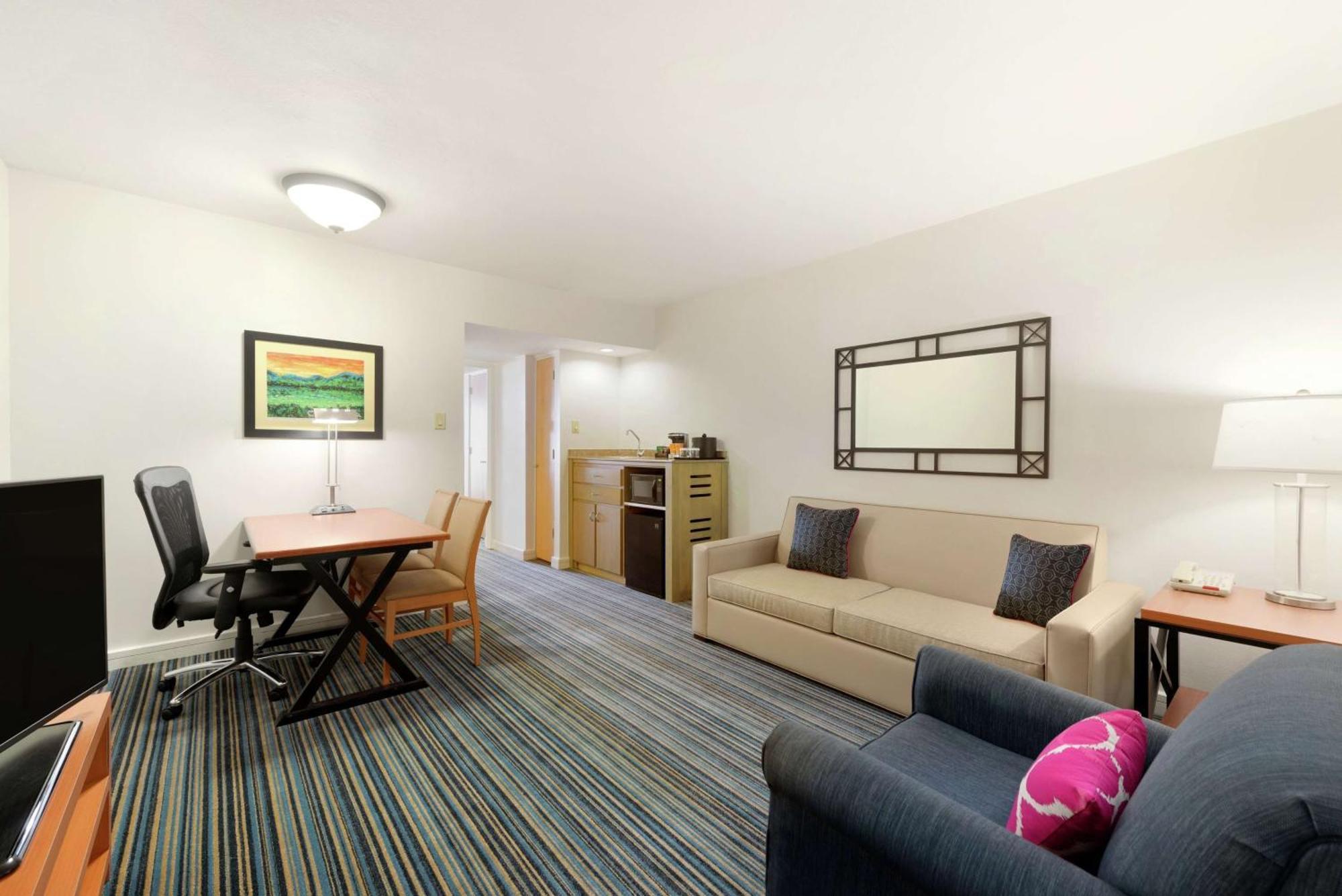 Embassy Suites By Hilton Dorado Del Mar Beach Resort מראה חיצוני תמונה