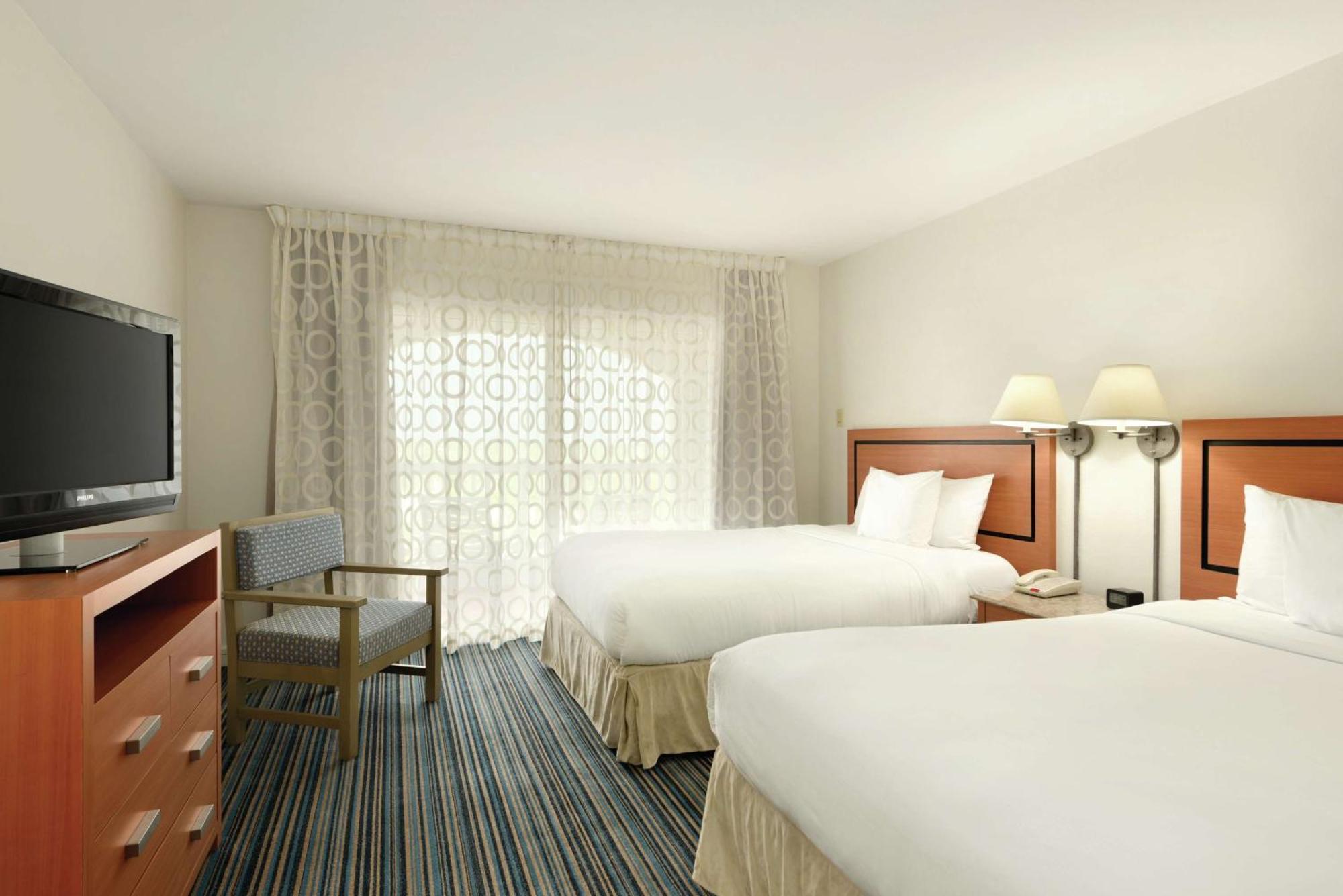 Embassy Suites By Hilton Dorado Del Mar Beach Resort מראה חיצוני תמונה