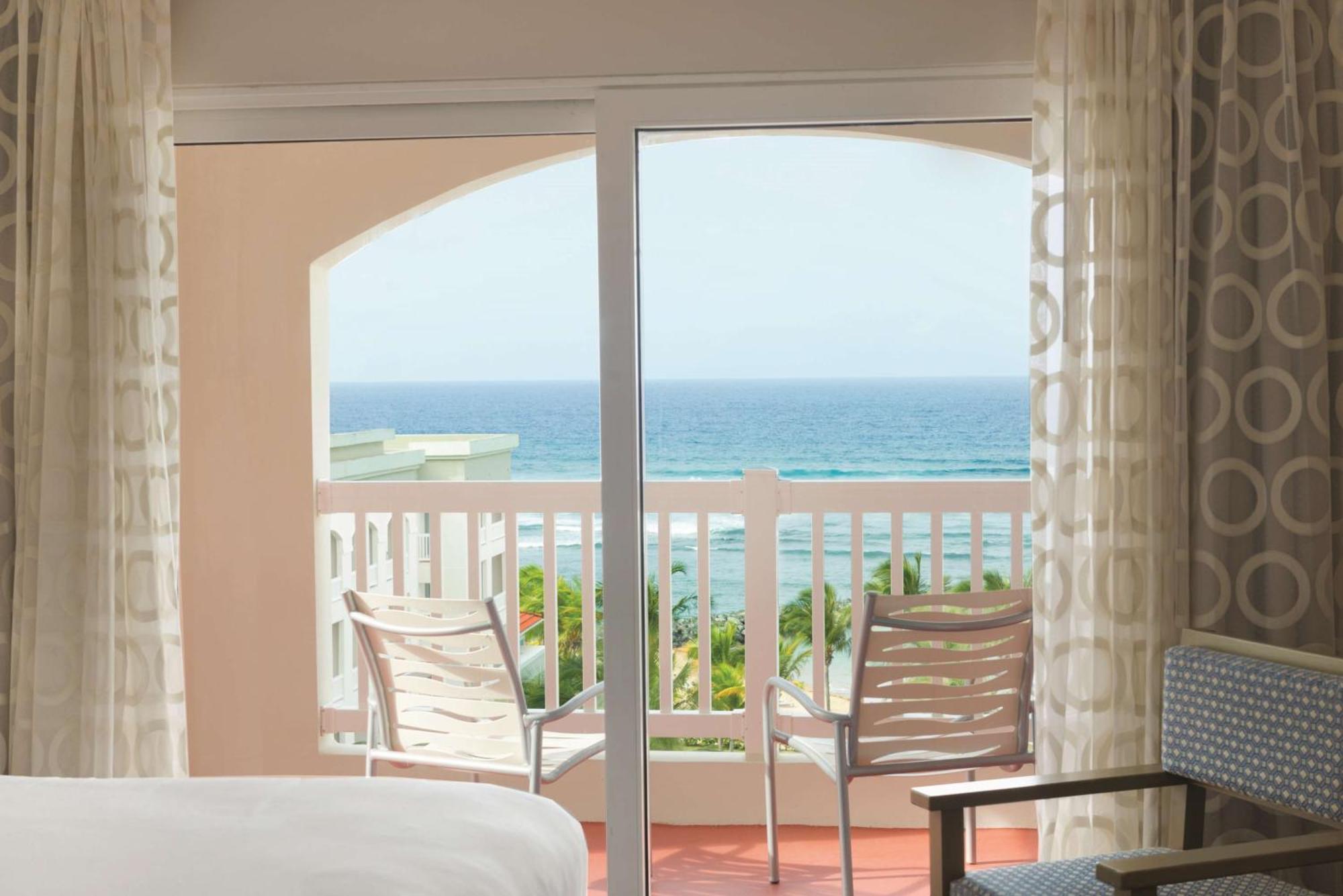 Embassy Suites By Hilton Dorado Del Mar Beach Resort מראה חיצוני תמונה