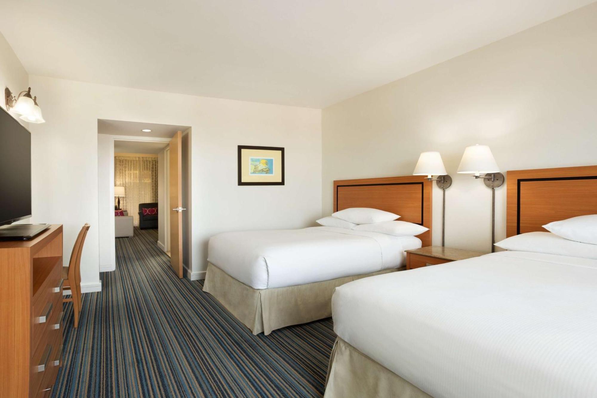 Embassy Suites By Hilton Dorado Del Mar Beach Resort מראה חיצוני תמונה