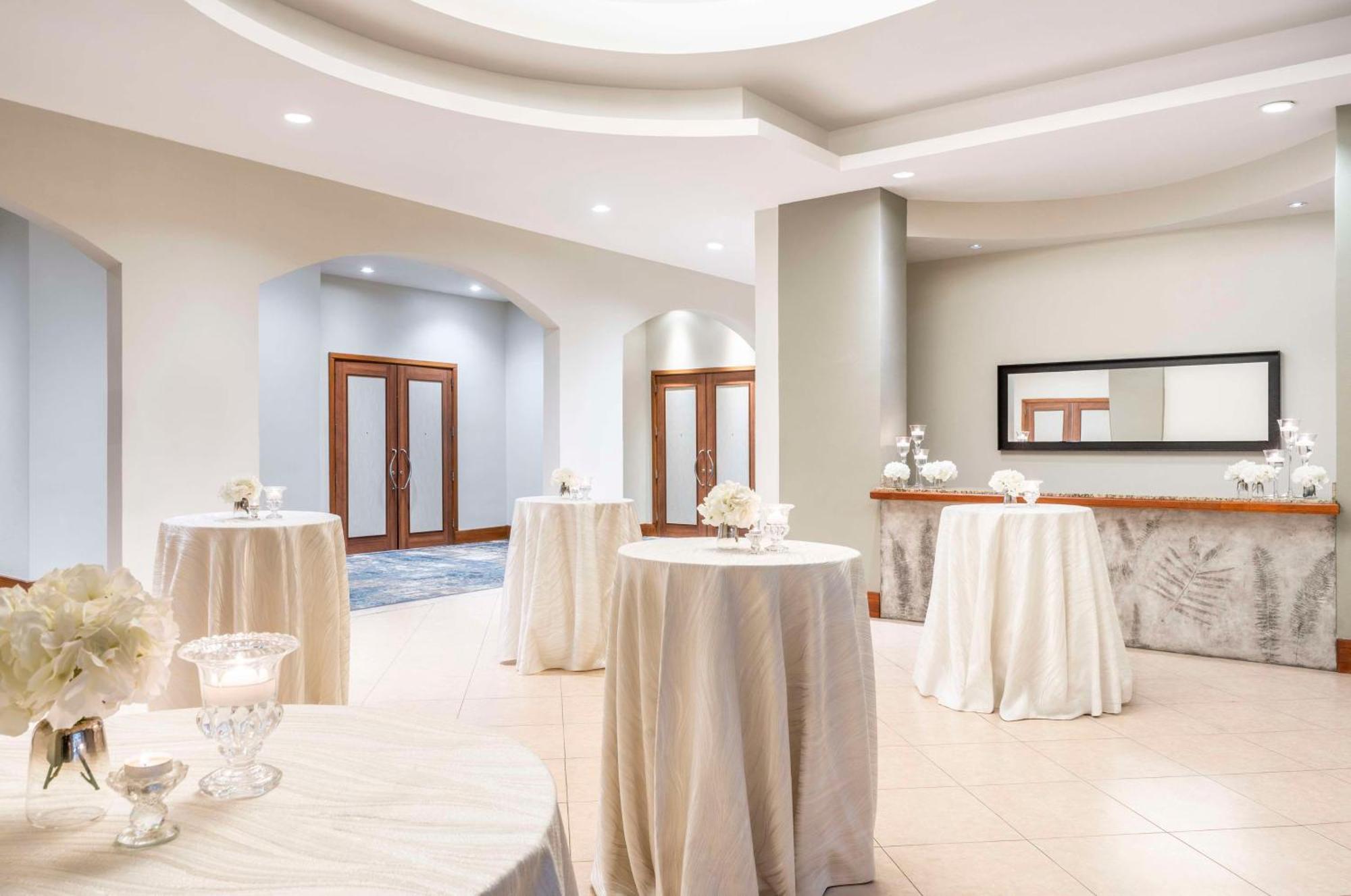 Embassy Suites By Hilton Dorado Del Mar Beach Resort מראה חיצוני תמונה