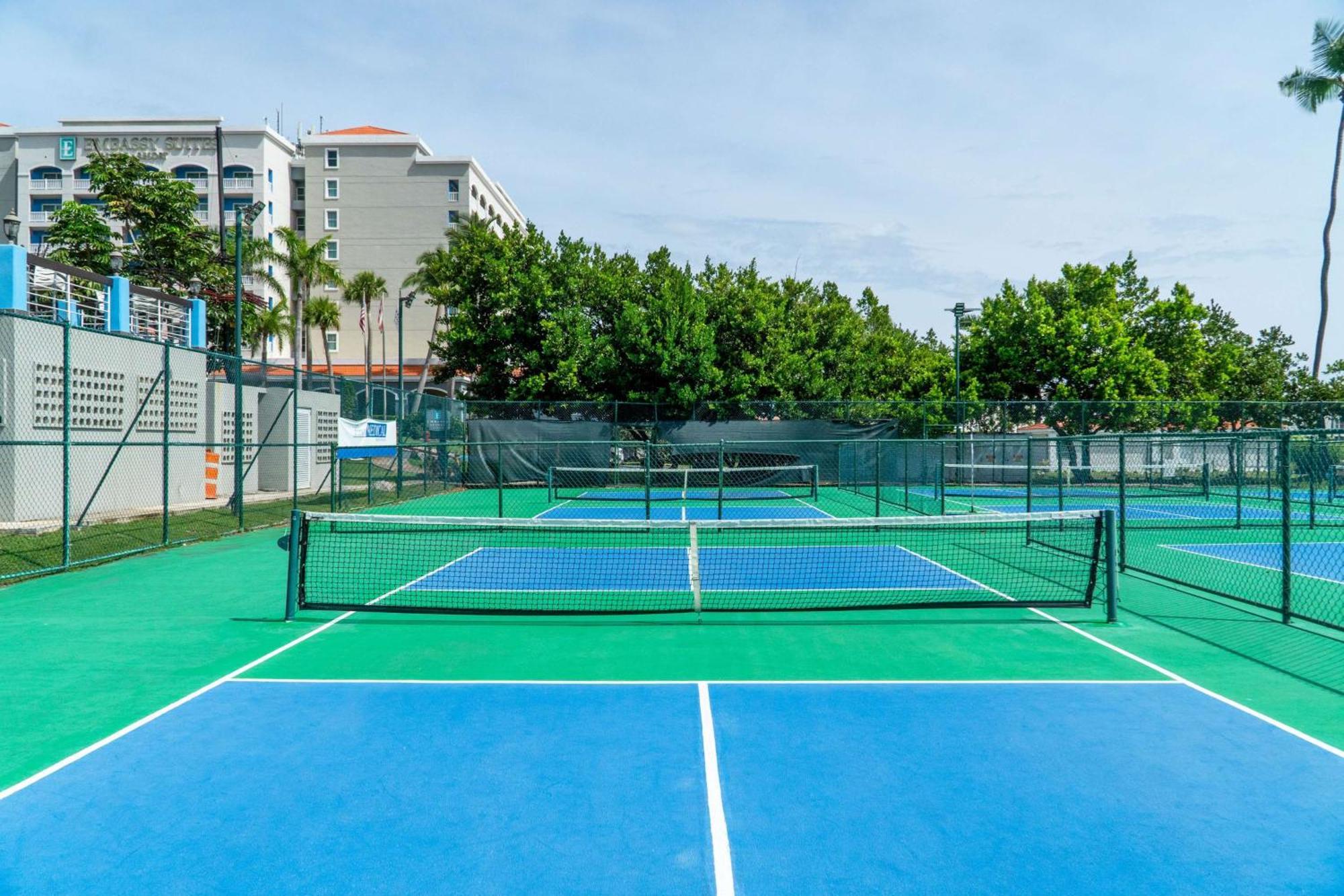 Embassy Suites By Hilton Dorado Del Mar Beach Resort מראה חיצוני תמונה