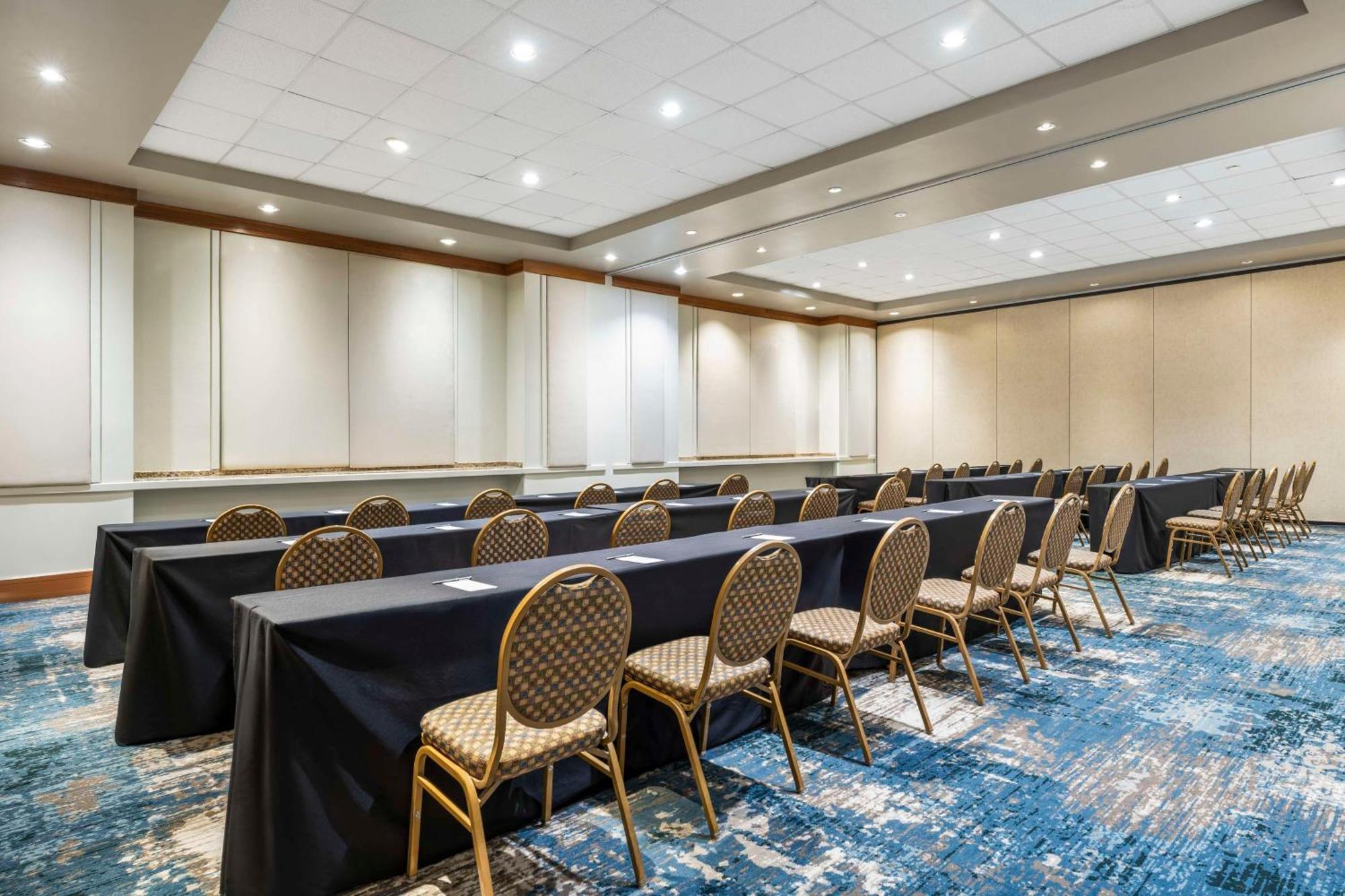 Embassy Suites By Hilton Dorado Del Mar Beach Resort מראה חיצוני תמונה