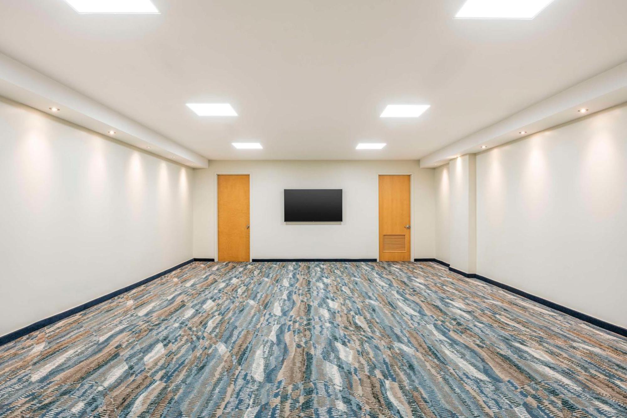 Embassy Suites By Hilton Dorado Del Mar Beach Resort מראה חיצוני תמונה