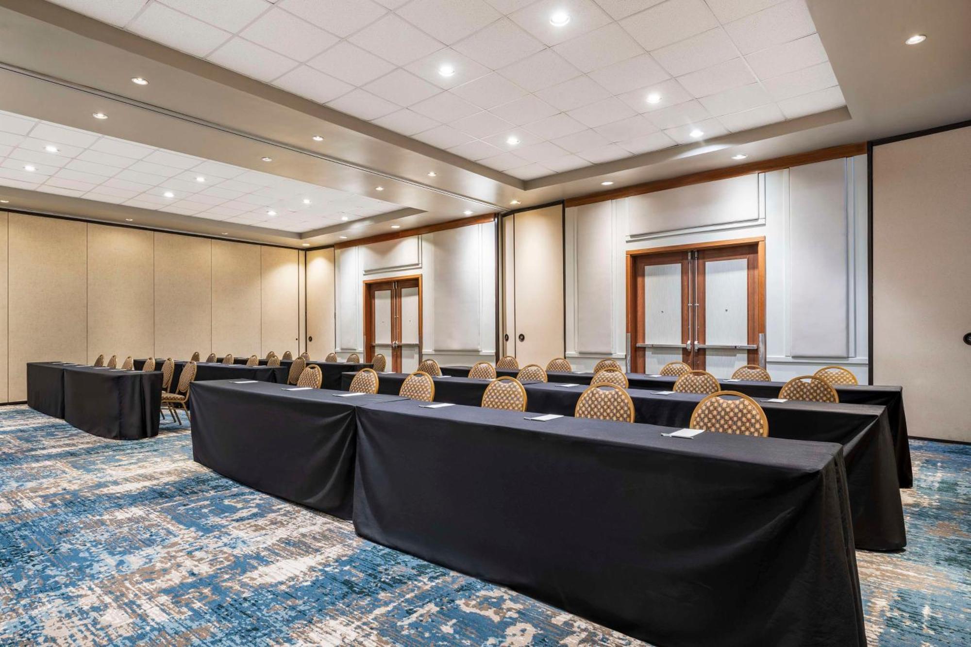 Embassy Suites By Hilton Dorado Del Mar Beach Resort מראה חיצוני תמונה