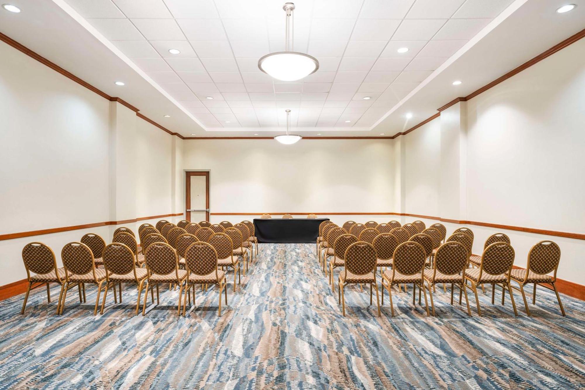 Embassy Suites By Hilton Dorado Del Mar Beach Resort מראה חיצוני תמונה