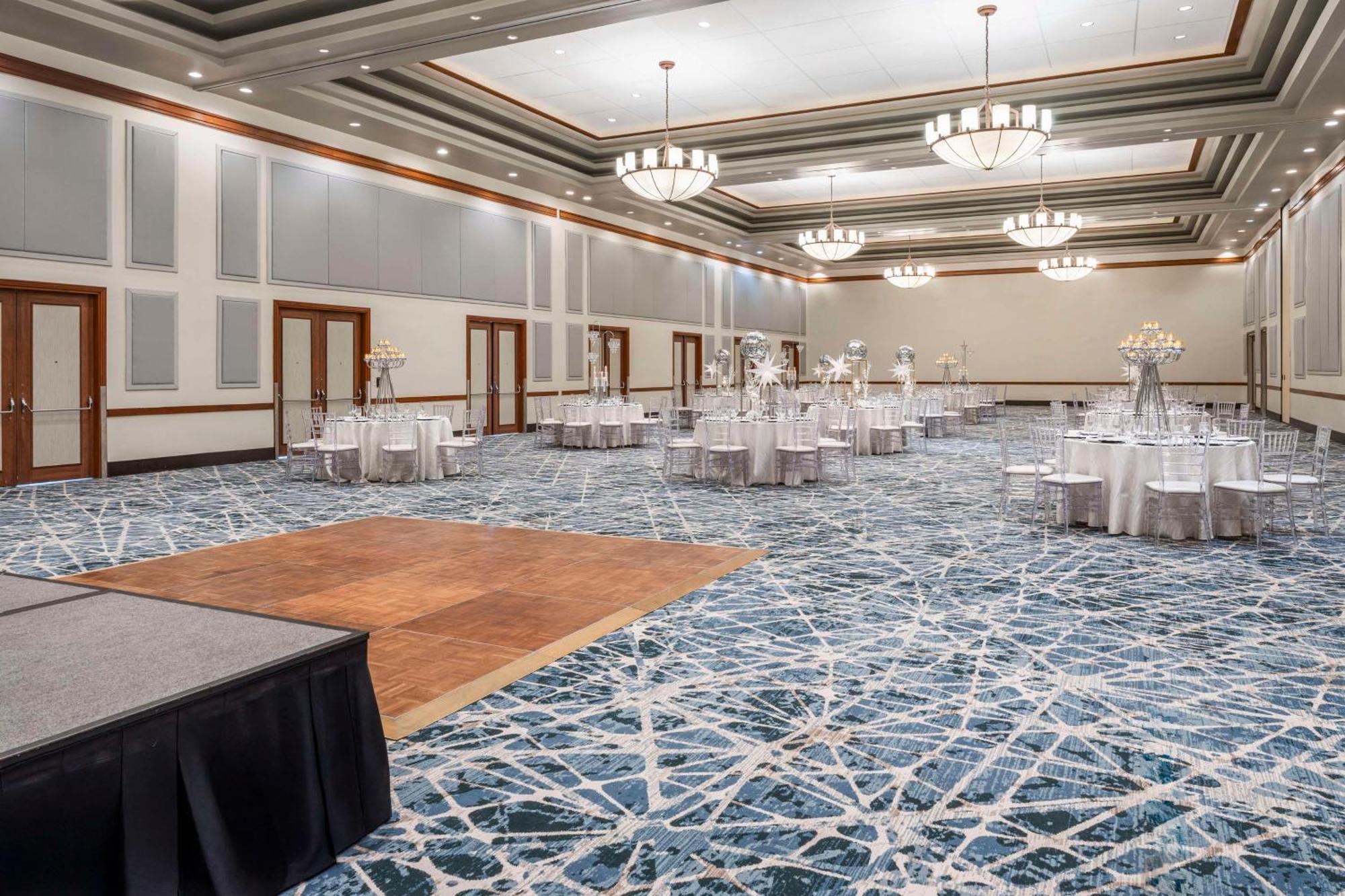 Embassy Suites By Hilton Dorado Del Mar Beach Resort מראה חיצוני תמונה