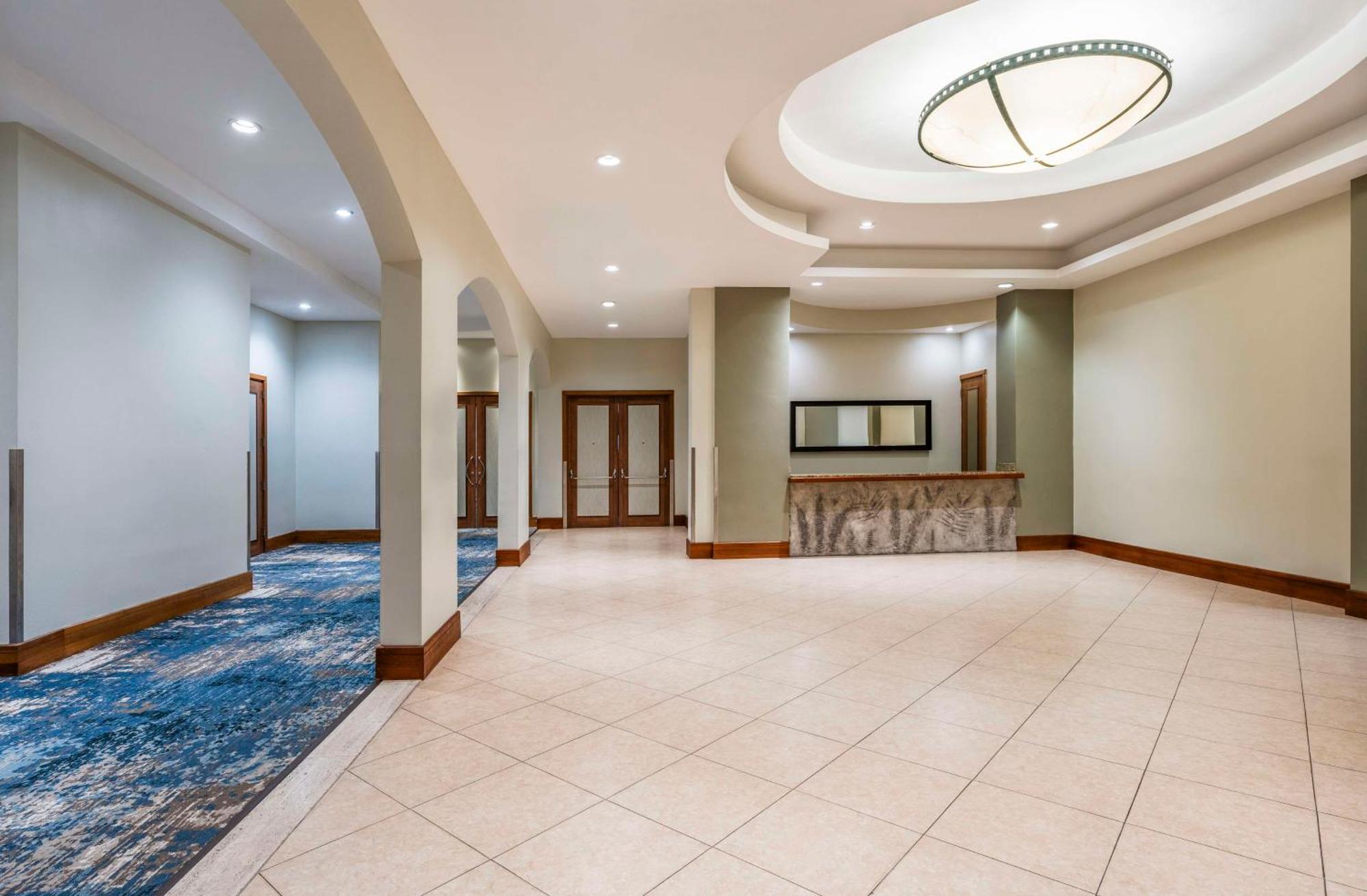 Embassy Suites By Hilton Dorado Del Mar Beach Resort מראה חיצוני תמונה