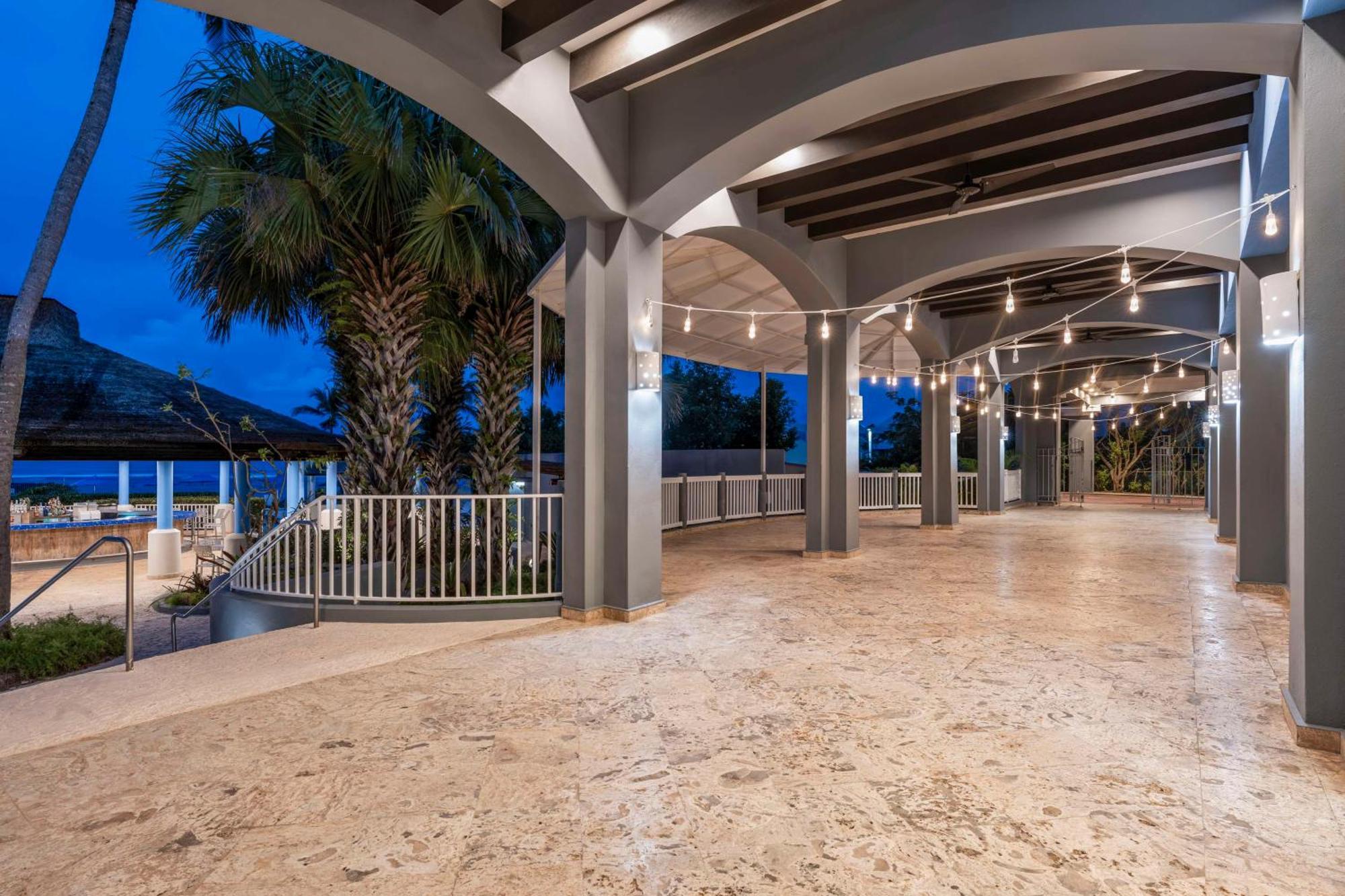 Embassy Suites By Hilton Dorado Del Mar Beach Resort מראה חיצוני תמונה